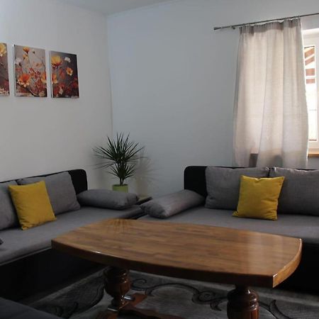 Apartman Lilium คนิน ภายนอก รูปภาพ