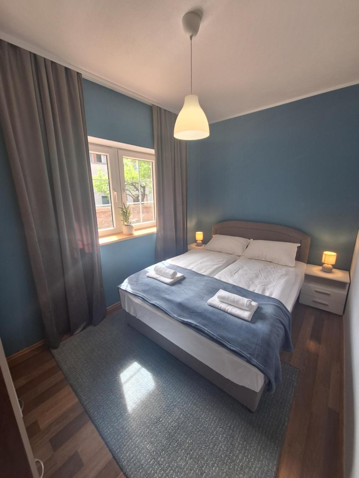 Apartman Lilium คนิน ภายนอก รูปภาพ