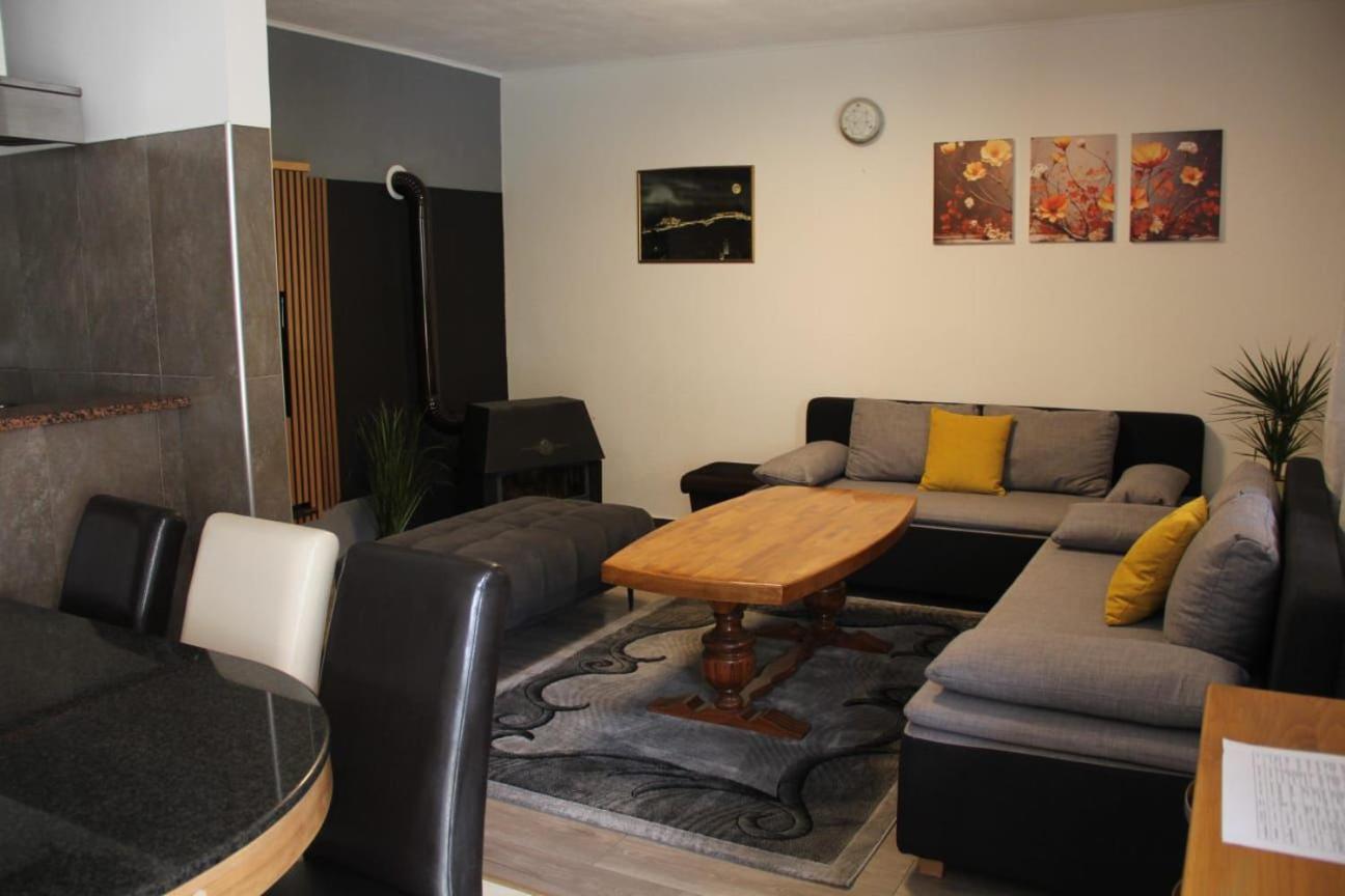 Apartman Lilium คนิน ภายนอก รูปภาพ