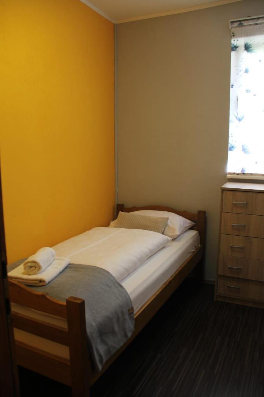 Apartman Lilium คนิน ภายนอก รูปภาพ