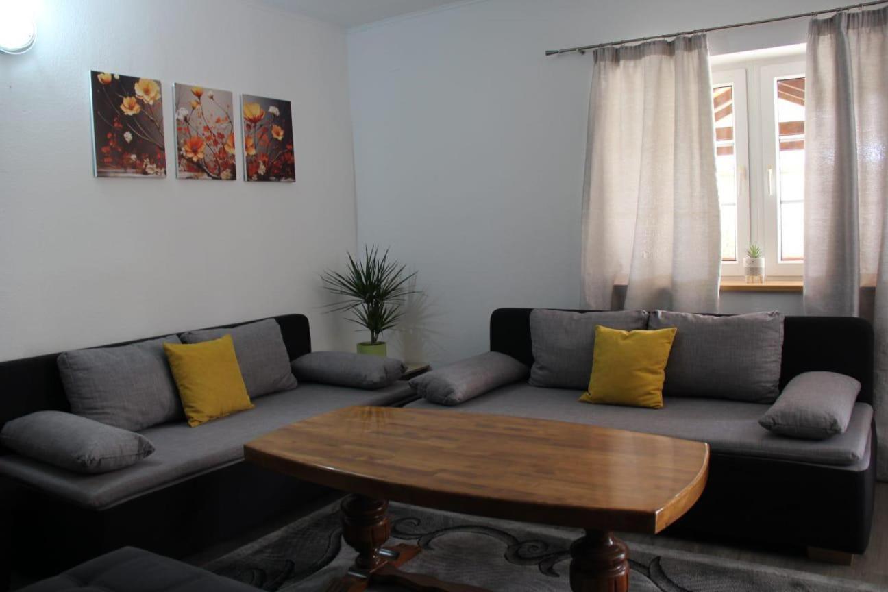 Apartman Lilium คนิน ภายนอก รูปภาพ